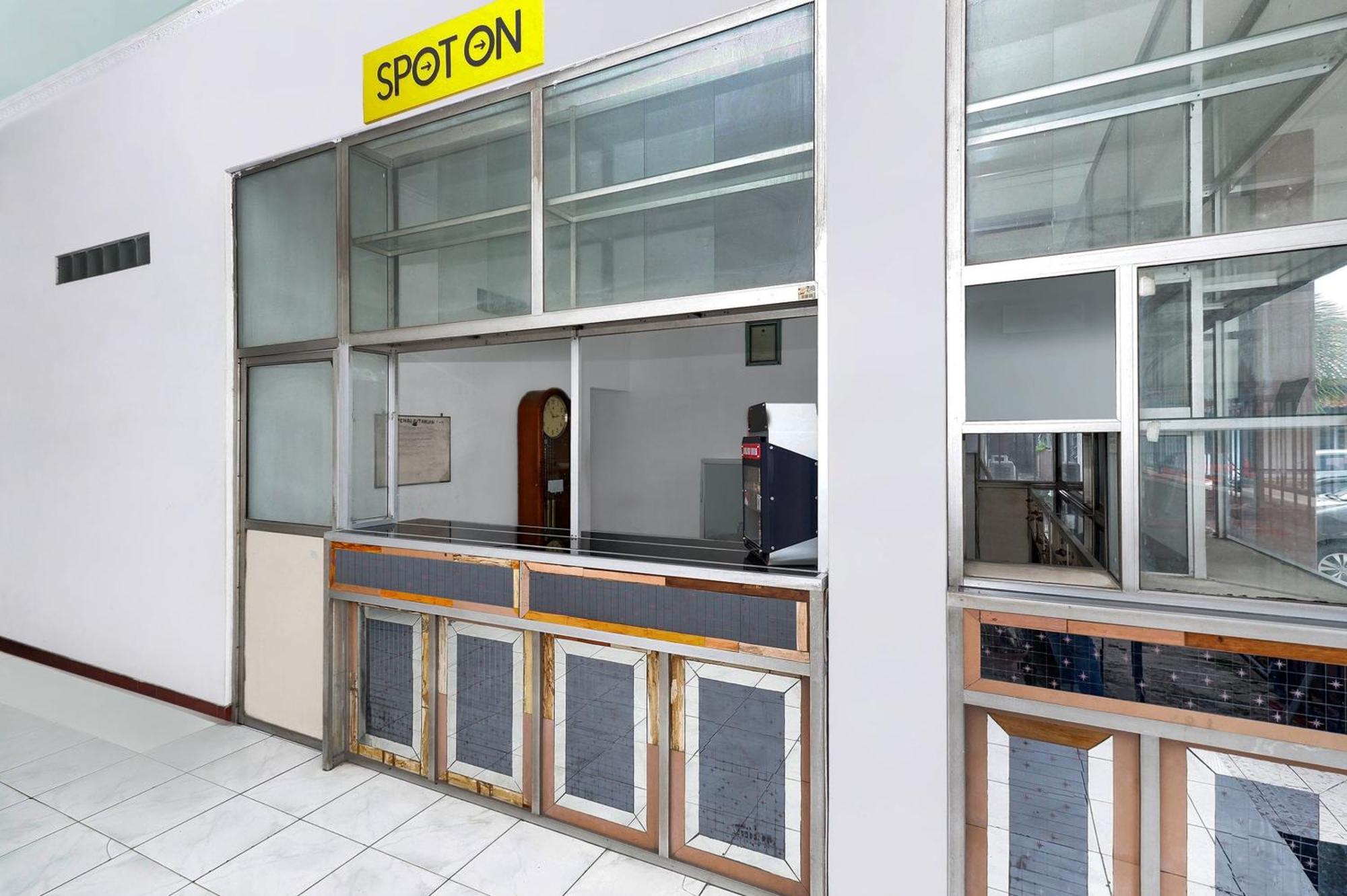 Spot On 2289 Hotel Saudara Tegal  Ngoại thất bức ảnh